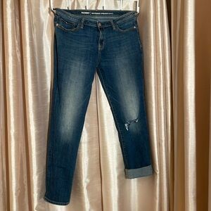 Old Navy boyfriend women’s jeans, straight, size 8 regular, new without tags.